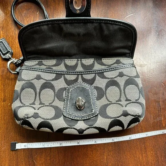Coach Wristlet - Picture 3 of 4